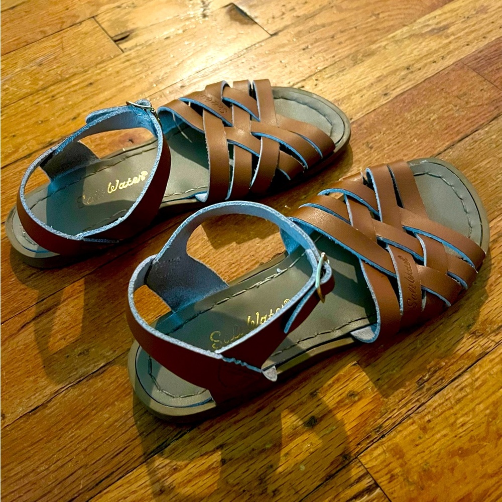 Salt Water Retro Sandals, size 3 (big kid), great condition